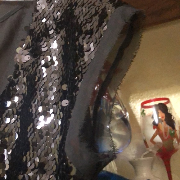 ✨HOST PICK!✨Ladies Arden B. Sequin Top - Picture 5 of 11